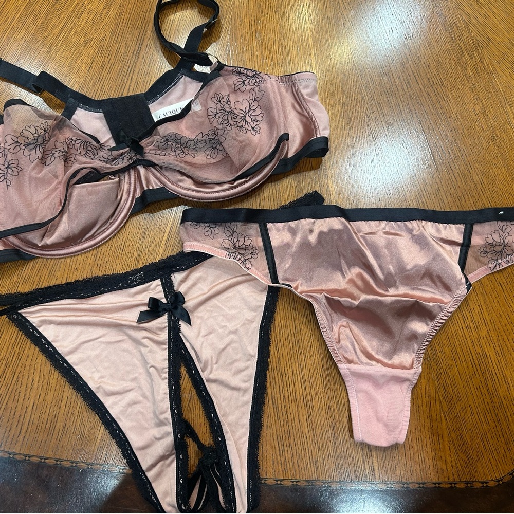 Cacique Black and Mauve 46C 22/24 Thong Crotchless Sexy Plus Bra Set